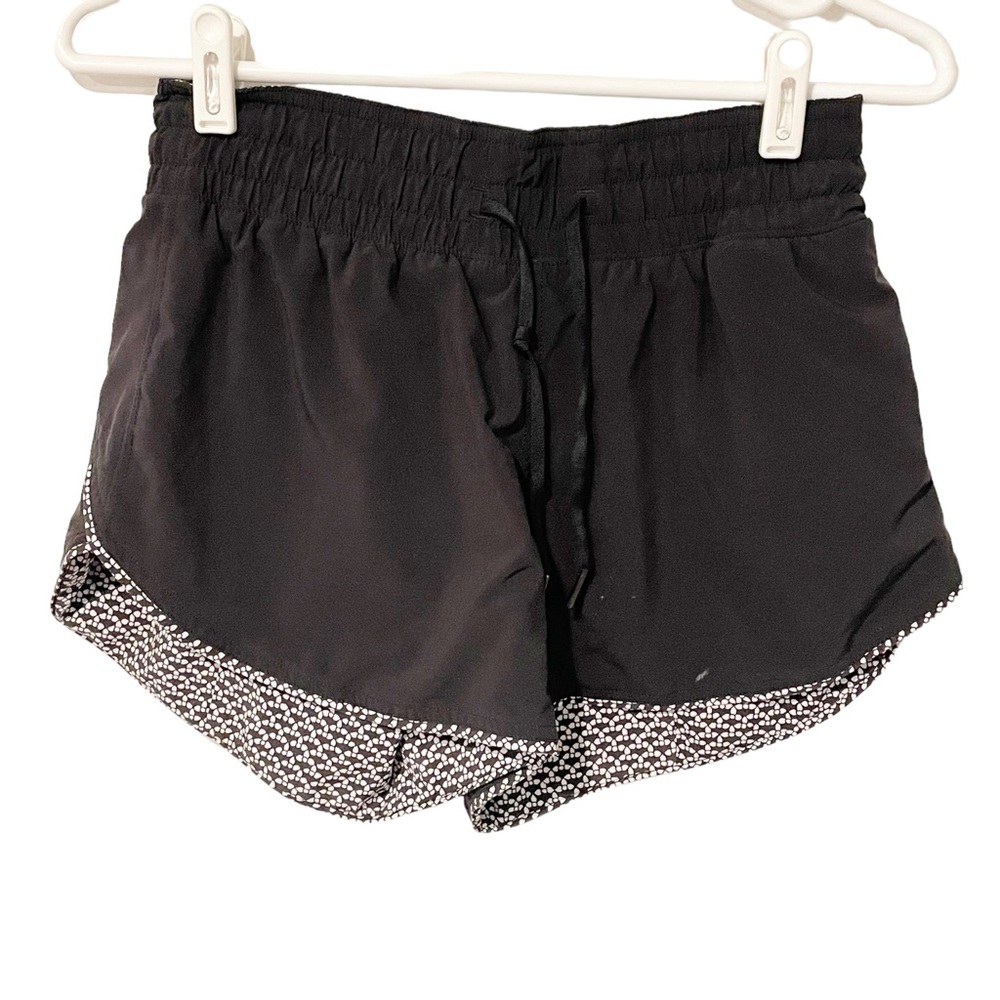 Lululemon Size 4 Black Choose a Side Reversible Athletic Pull on Shorts